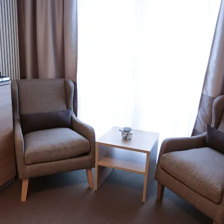 瓦德海勒酒店 默尔恩