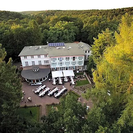 Hotel Waldhalle 4*