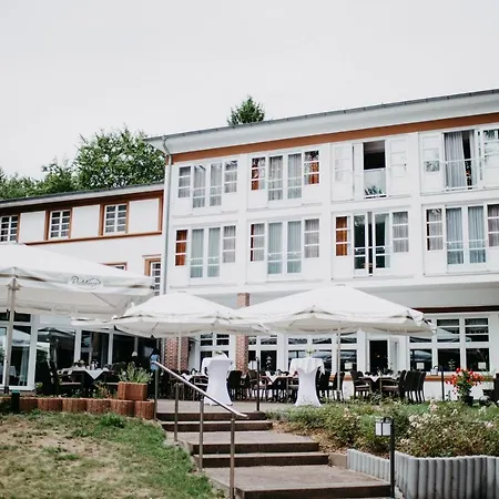 Ξενοδοχείο Waldhalle 4*